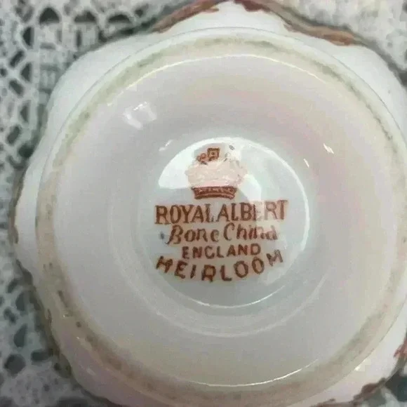 Royal Albert Heirloom Footed Cup &
Saucer england - Picture 8 of 16
